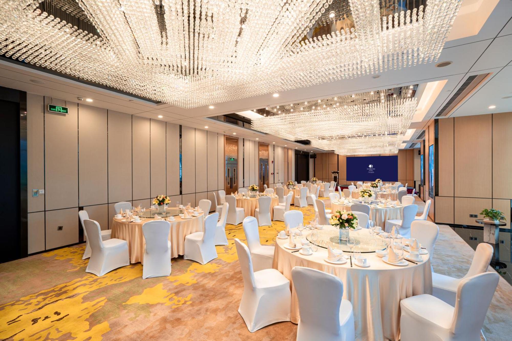 Doubletree By Hilton Guangzhou-Free Shuttle Bus To Canton Fair Complex & Overseas Buyer Registration Services During Canton Fair Period Exteriör bild