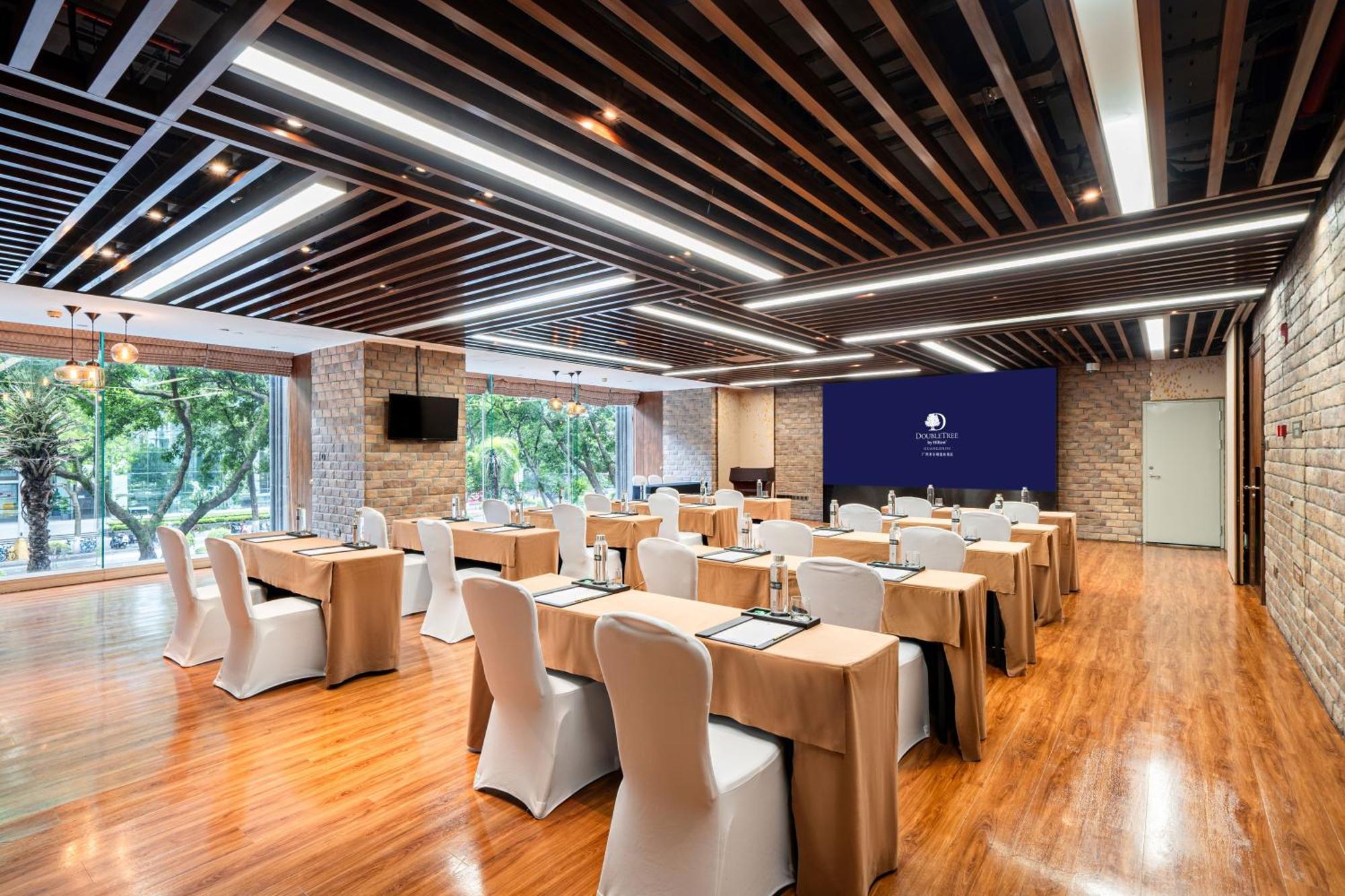 Doubletree By Hilton Guangzhou-Free Shuttle Bus To Canton Fair Complex & Overseas Buyer Registration Services During Canton Fair Period Exteriör bild