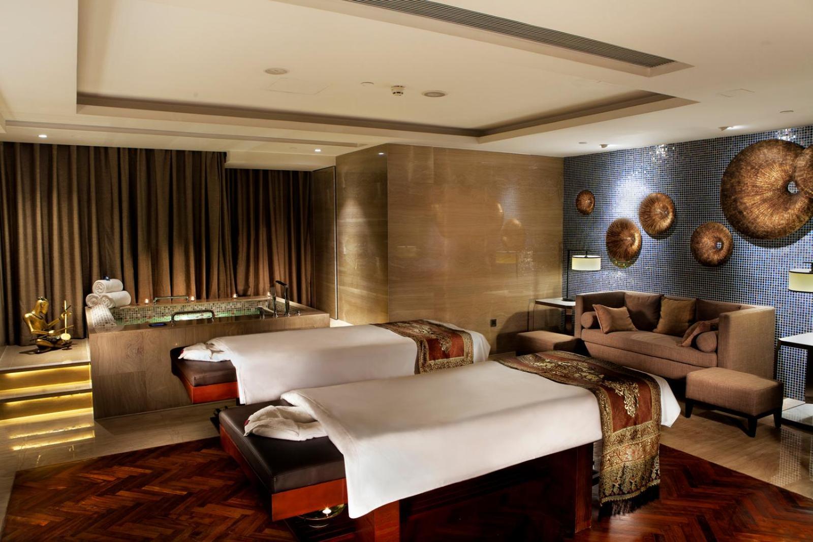 Doubletree By Hilton Guangzhou-Free Shuttle Bus To Canton Fair Complex & Overseas Buyer Registration Services During Canton Fair Period Exteriör bild