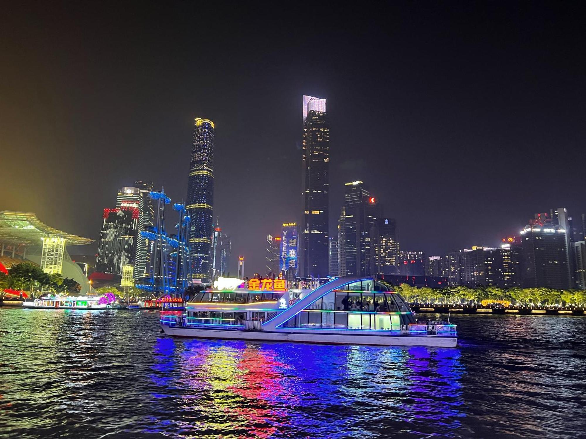 Doubletree By Hilton Guangzhou-Free Shuttle Bus To Canton Fair Complex & Overseas Buyer Registration Services During Canton Fair Period Exteriör bild