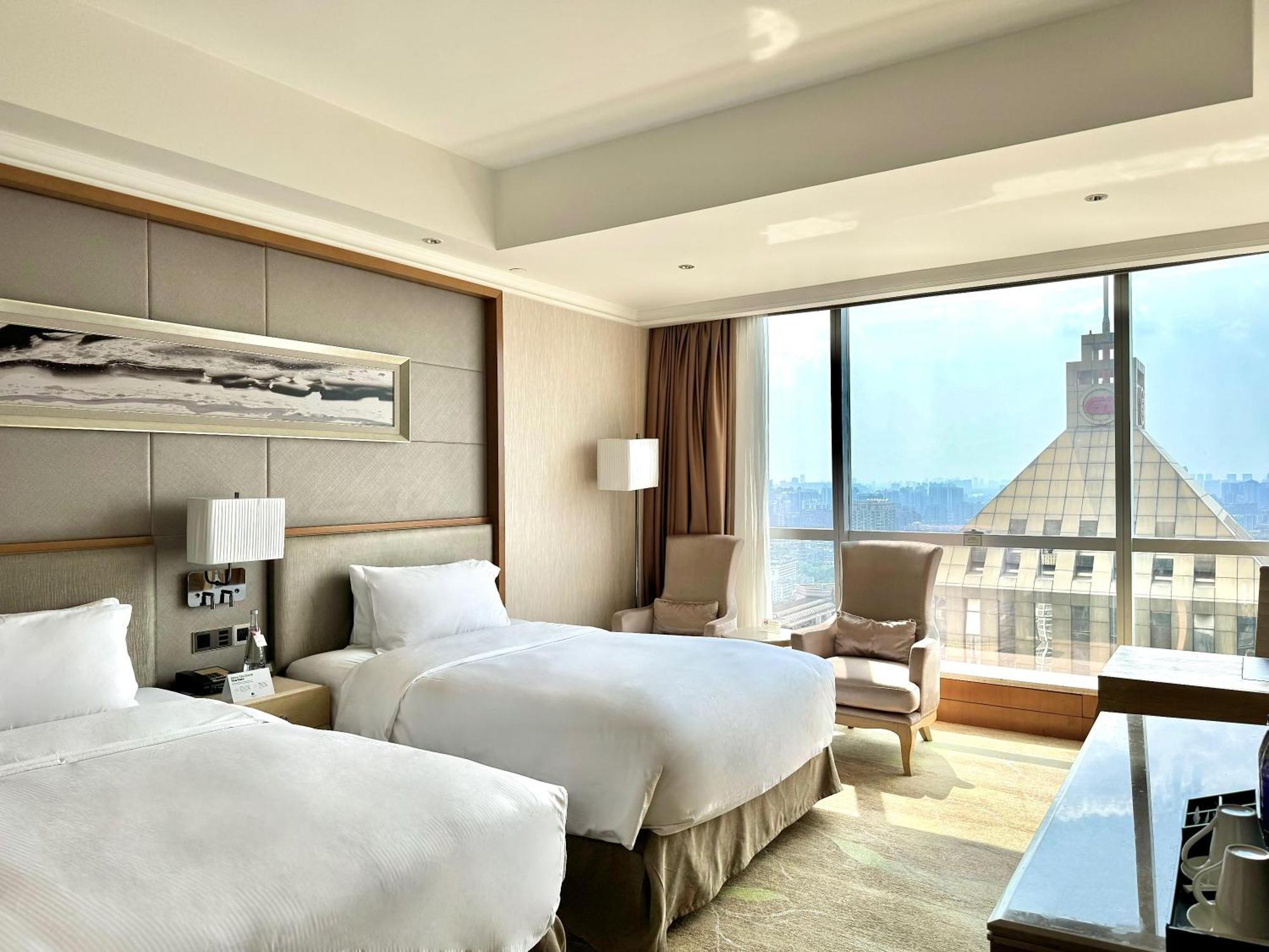 Doubletree By Hilton Guangzhou-Free Shuttle Bus To Canton Fair Complex & Overseas Buyer Registration Services During Canton Fair Period Exteriör bild